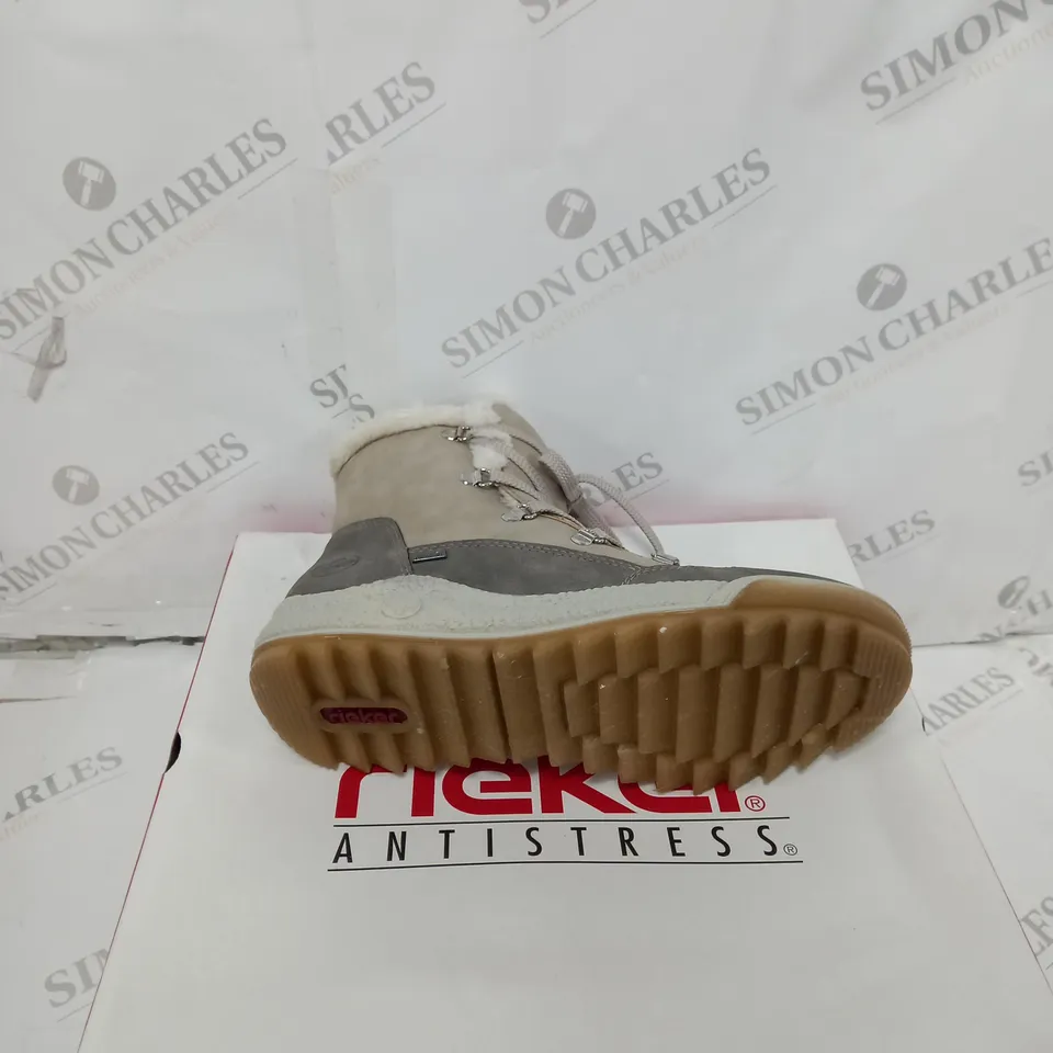 BOXED PAIR OF RIEKER ANTISTRESS WARM HIKING BOOTS SIZE 7.5 CREAM 