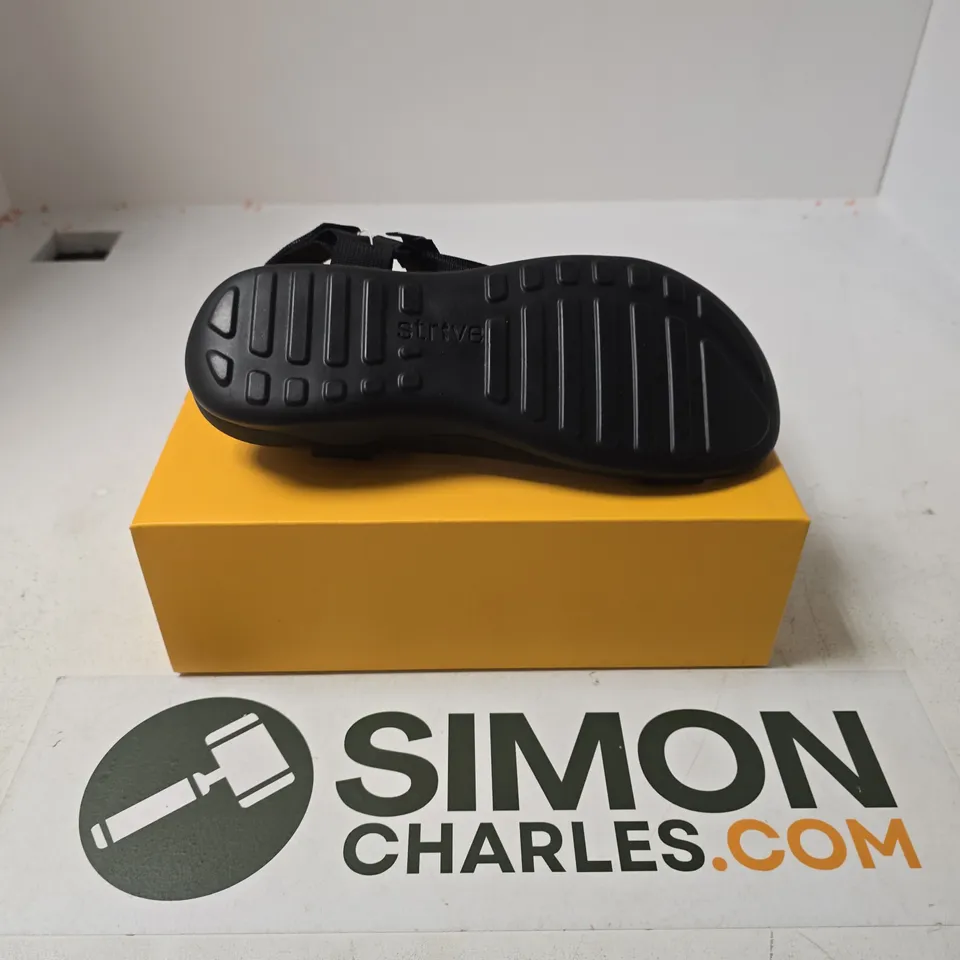 BOXED PAIR OF STRIVE DRIFT BLACK II SANDALS - UK 6