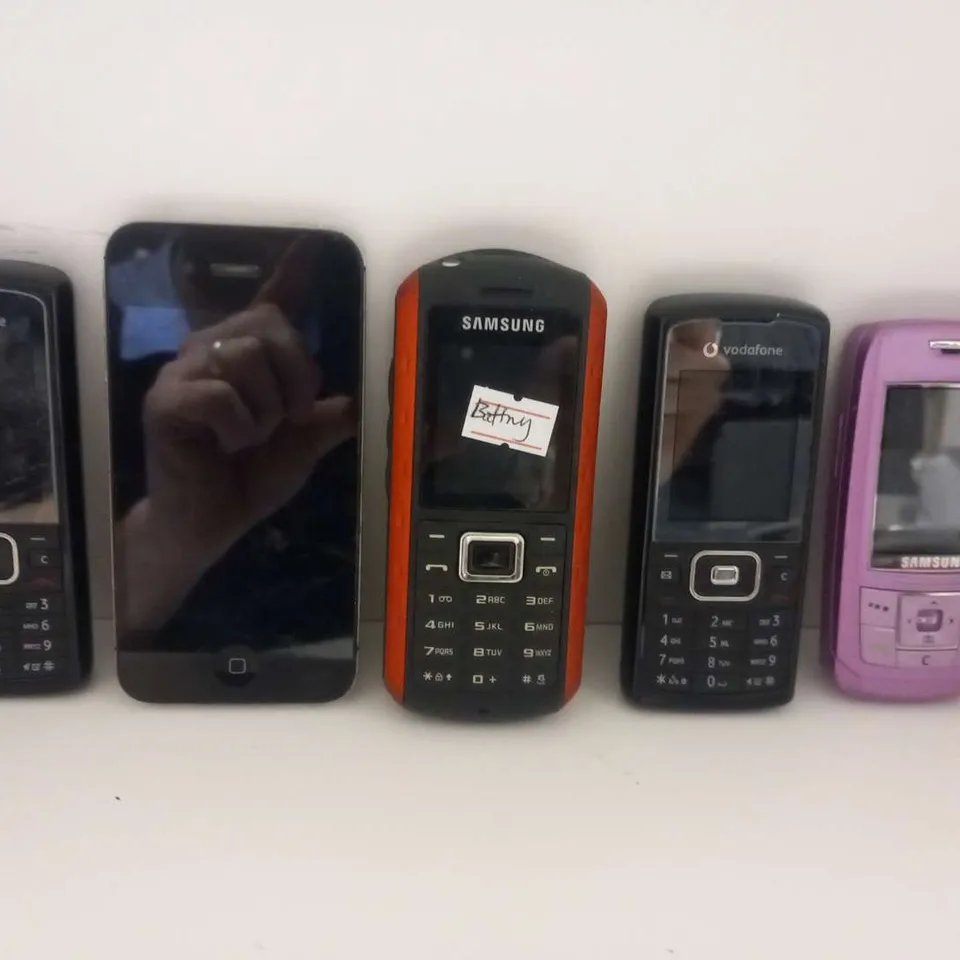 FIVE ASSORTED RETRO MOBILE PHONES