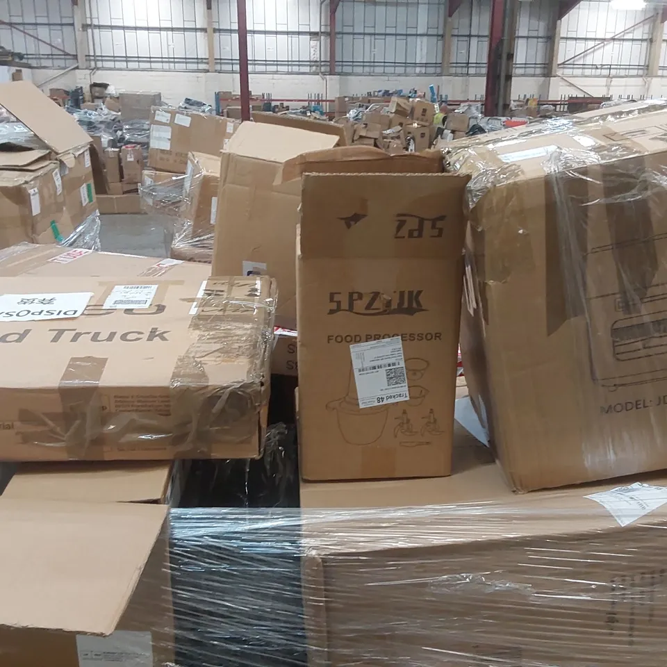 PALLET CONTAINING A LARGE QUANTITY OF ASSORTED CONSUMER PRODUCTS INCLUDING: VANITY MIRROR, AIR FRYER, FOOD PROCESSOR, HAND TRUCK ECT