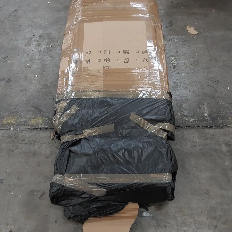 BOXED REEBOK ONE GT40S - RVON 10121BKAR