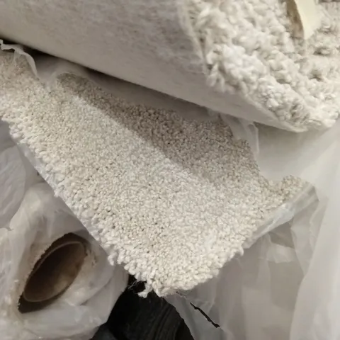 ROLL OF QUALITY SUBLIME VANILLA ICE CARPET // SIZE: 5 x 5.5m