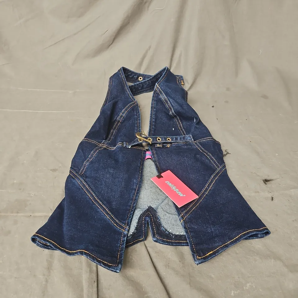 EDIKTED CIEL SPLIT FRONT DENIM HALTER TOP IN DARK BLUE SIZE S