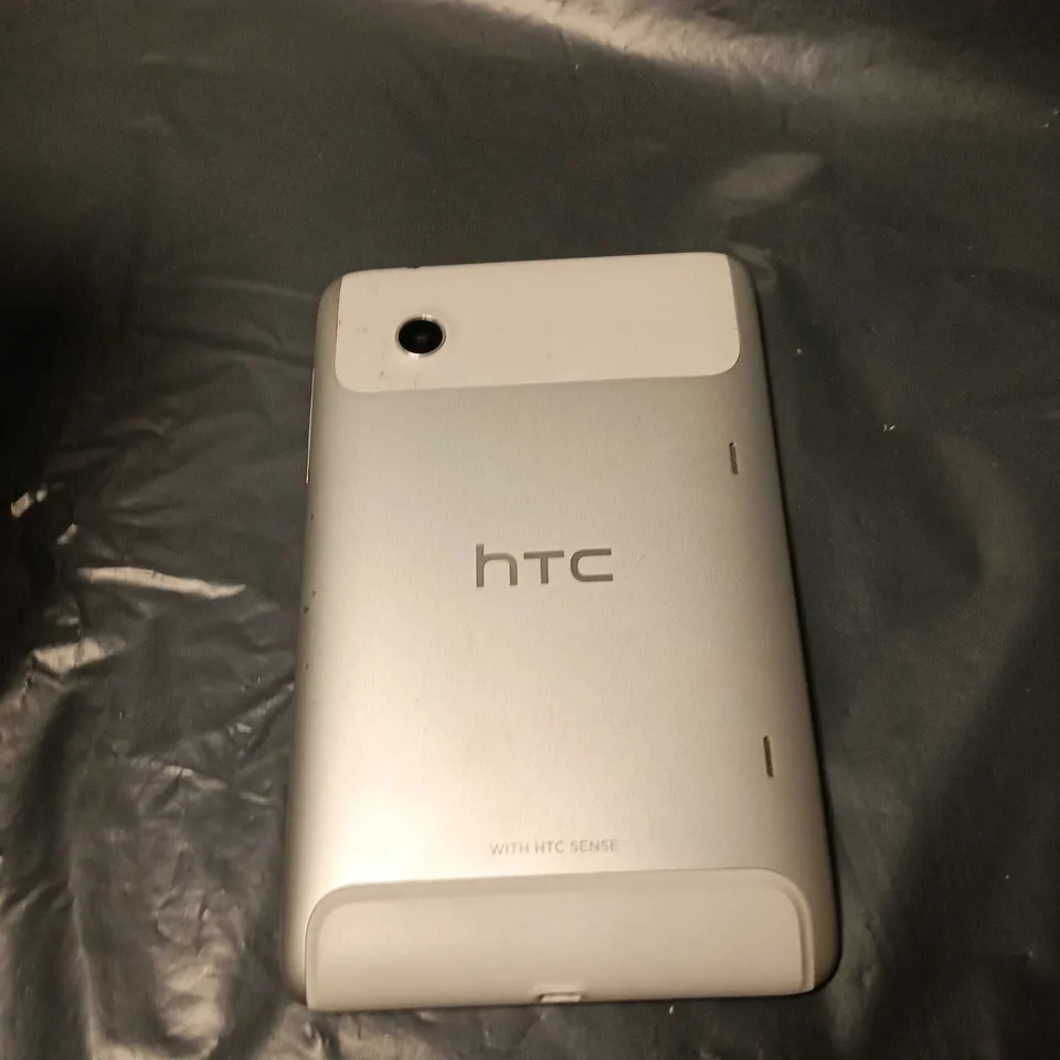 HTC TABLET  – SILVER BACK WITH WHITE CAMERA MODULE 