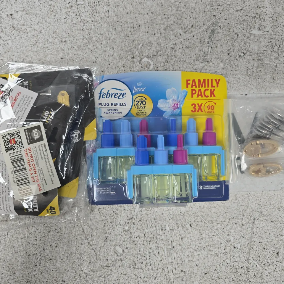 APPROXIMATELY 10 ASSORTED HOUSEHOLD ITEMS TO INCLUDE FEBREZE PLUG REFILLS, HEAVY PADLOCKS, ETC