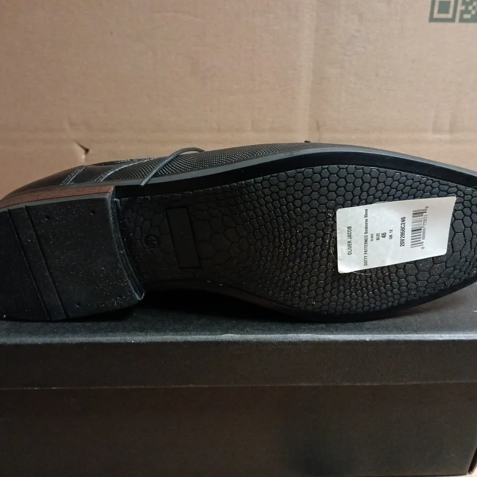 BOXED PAIR OF OLIVER JACOBS MEN'S BLACK LEATHER LACE-UP OXFORD DRESS SHOES - SIZE12