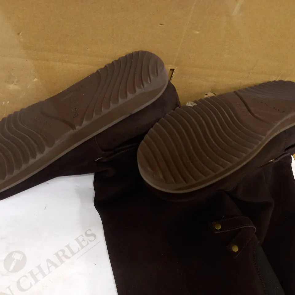 EMU AUSTRALIA "KEMMIE" KNEE BOOTS - OAK - UK SIZE 8