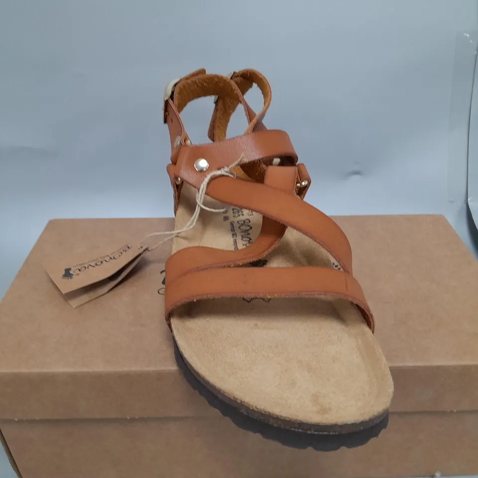 PAIR OF BONOVA STRAP SANDALS BROWN SIZE 8