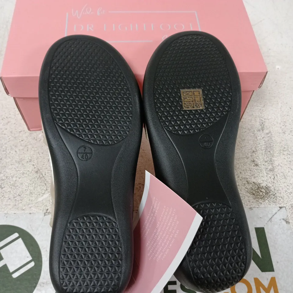 BOXED PAIR OF DR LIGHTFOOT JENNY SHOES IN TAUPE - UK 7