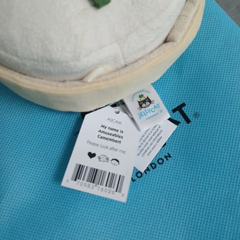 JELLYCAT AMUSEABLES CAMEMBERT CHEESE PLUSH – CREAM