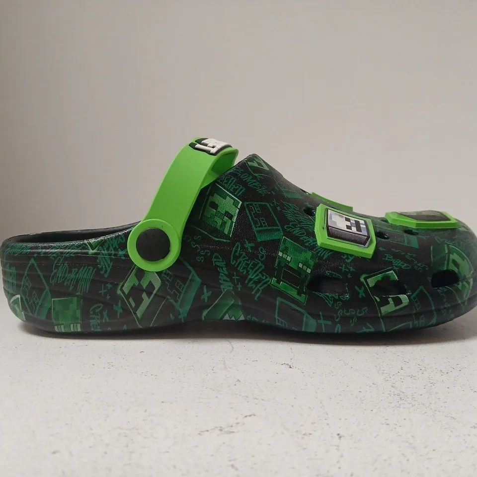 PAIR OF MINECRAFT CLOGS IN GREEN SIZE 5-6