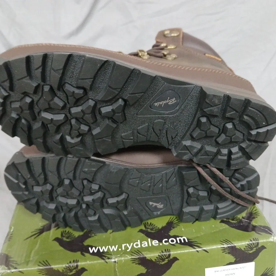 BOXED AIKE LEATHER HIKING BOOT BROWN – UK 9