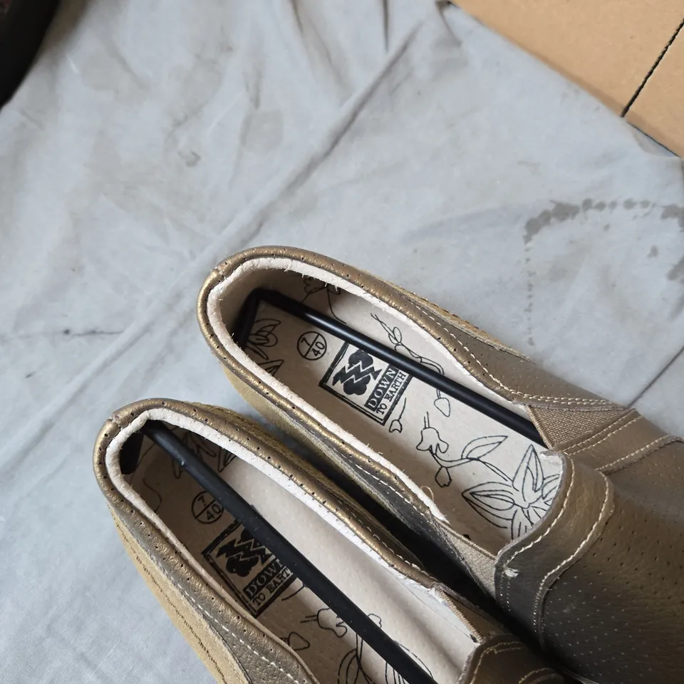 TAN LEATHER SLIP-ON LOAFERS, EU 40 (UK 6) – WOMEN'S
