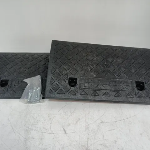 LOT OF 2 PAIRS OF HEAVY DUTY KERB RAMPS