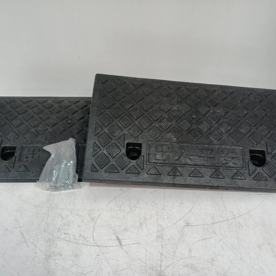 LOT OF 2 PAIRS OF HEAVY DUTY KERB RAMPS
