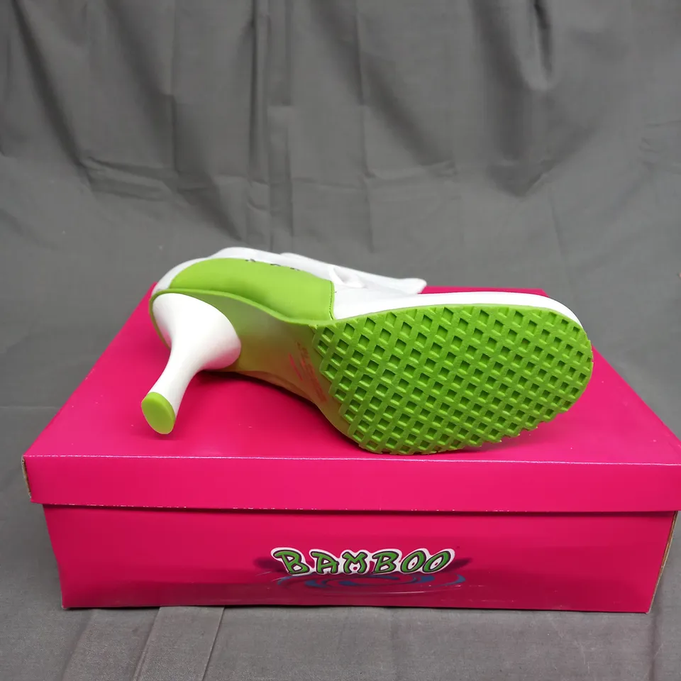 BOXED BAMBOO LEATHER BALLER HIGH HEEL SHOES IN GREEN AND WHITE SIZE 8.5