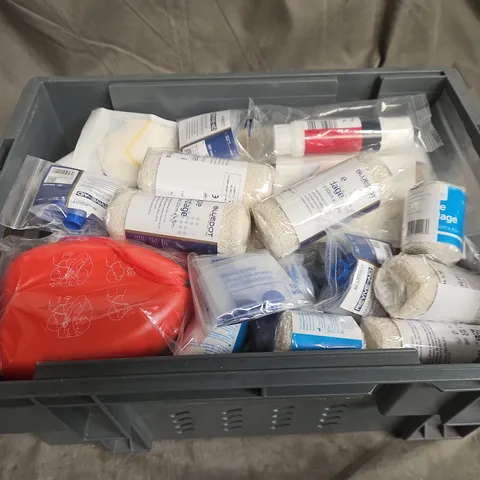 APPROXIMATELY 10 ASSORTED HOUSEHOLD ITEMS