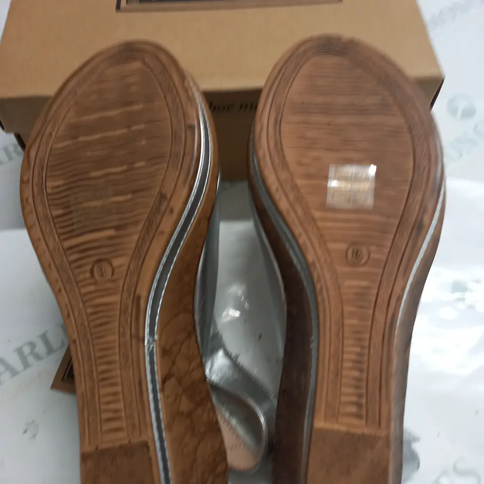 BOXED PAIR OF CUSHION WALK SILVER WEDGE HEELED SHOES - 8