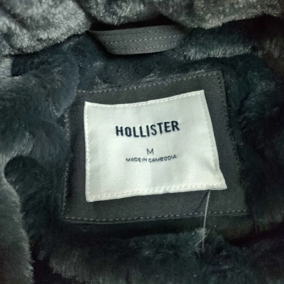 HOLLISTER WARMEST PUFFER JACKET – BLACK, SIZE M