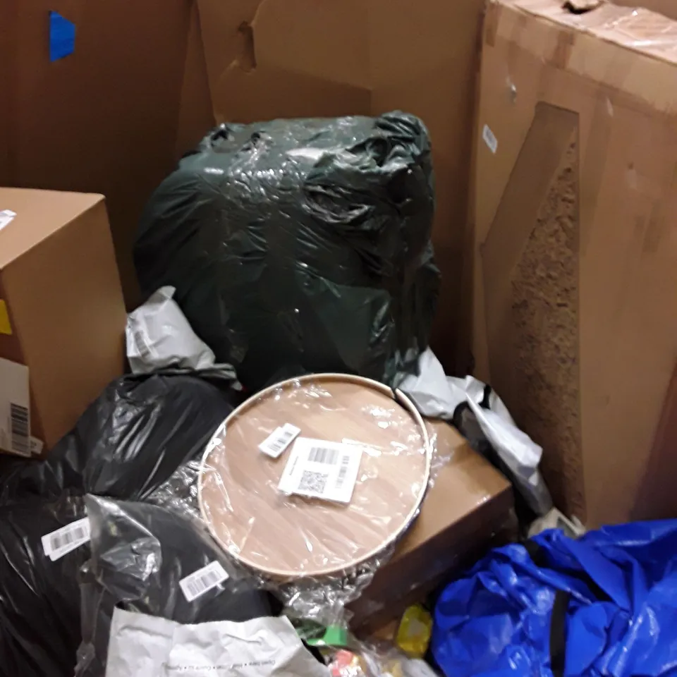 PALLET OF ASSORTED HOUSEHOLD GOODS AND PRODUCT TO INCLUDE; MICROWAVE OVEN TURNTABLE GLASS, WRIST POWERBALL, PREMIUM END GRAIN TEAK WOOD BOARD, VACUUM BOTTLE ETC
