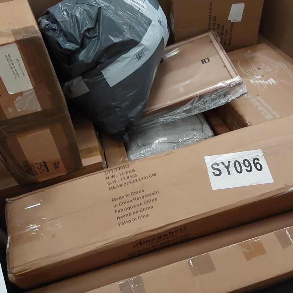 PALLET OF ASSORTED ITEMS INCLUDING: WATER FILTER SYSTEM, LED AQUARIUM LIGHT, VENETIAN BLINDS, LAPTOP BAG, CLOTHES RACK