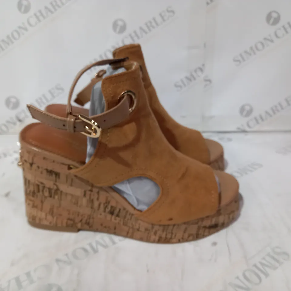 BROWN OPEN TOES WDGE HEELS SIZE 6 WIDE FIT