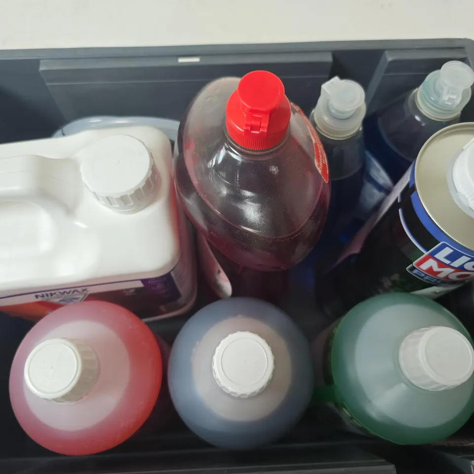 APPROXIMATELY 8 ASSORTED LARGE LIQUIDS TO INCLUDE FAIRY CLEAN & FRESH, TRIPART BLOOM, NIKWAX TENT & GEAR SOLARPROOF, ETC