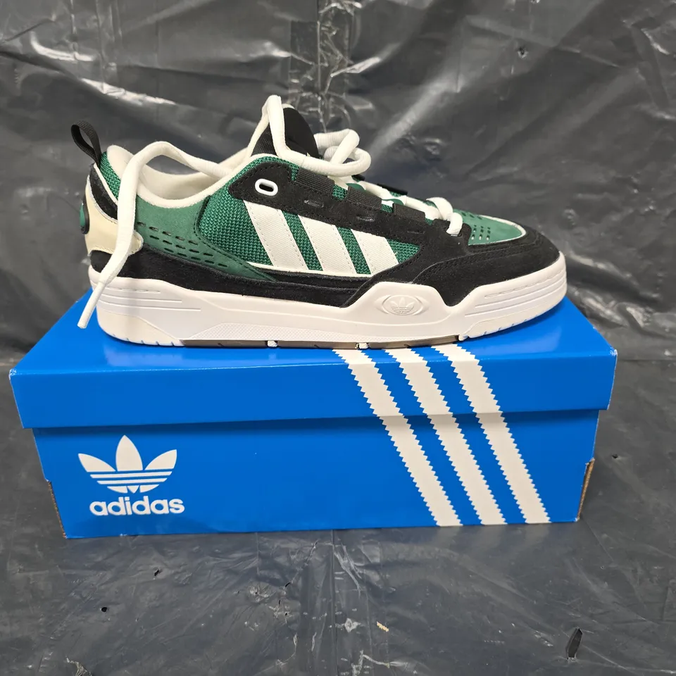 BOXED PAIR OF ADIDAS ADI2000 IN BLACK/WHITE/GREEN SIZE UK 8.5