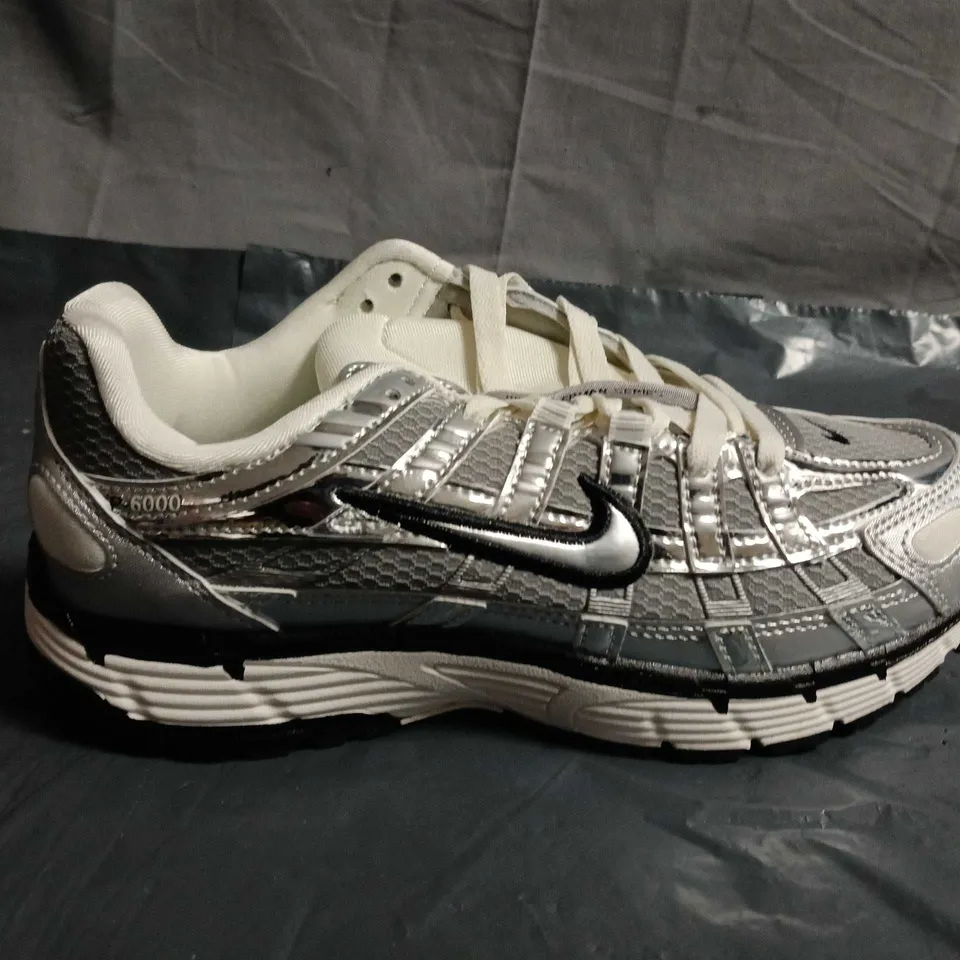 UNBOXED PAIR OF NIKE TRAINERS – UK SIZE 5.5
