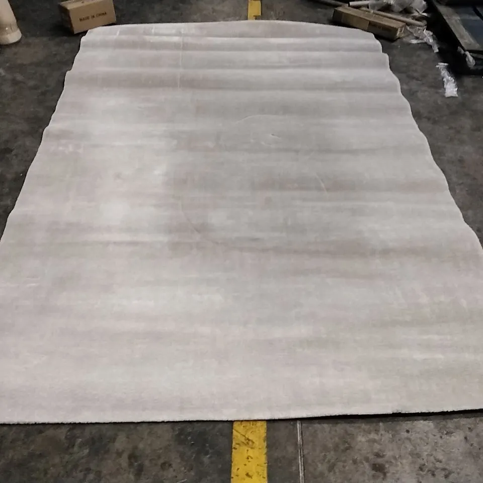 TIFFANY SMOOTH LOW PILE SEMI-PLAIN CREAM RUG APPROXIMATELY 290X200CM