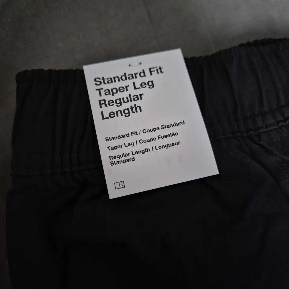 NIKE KID'S BLACK STANDARD FIT TAPER LEG PANTS (XL) WITH ZIP POCKET