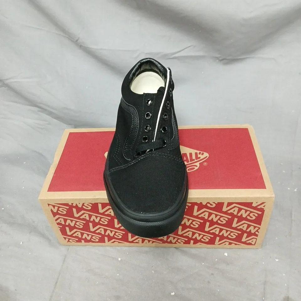 VANS BLACK CANVAS HIGH-TOP SNEAKERS – BOXED UK SIZE 4