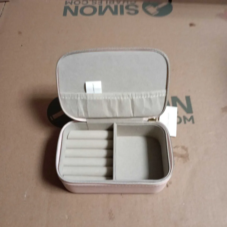 ESTELLA BARTLETT TREASURE ME PINK JEWELLERY BOX WITH 5-SLOT RING COMPARTMENT AND LID POCKET