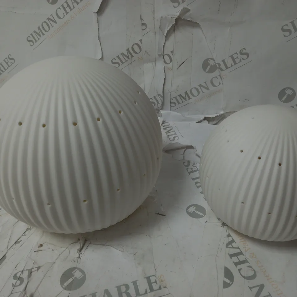 KELLY HOPPEN SET OF 2 LARGE CERAMIC LIGHT UP ORNAMENTS