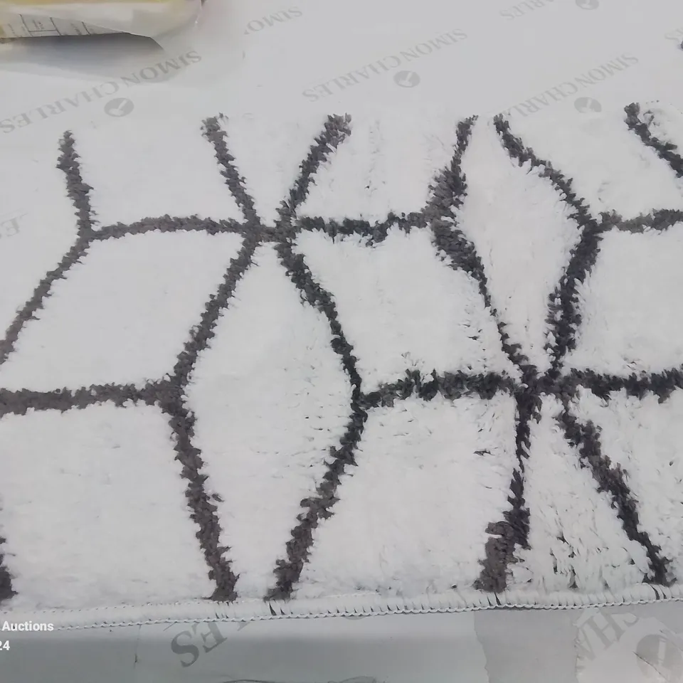 BRAND NEW PACO HOME 540 WHITE 40X55CM BATH MAT