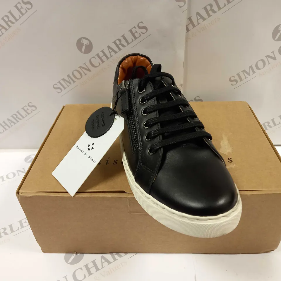 BOXED PAIR OF MAISON DE NIMES LEATHER ZIP SIDE TRAINERS IN BLACK - SIZE 6