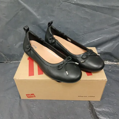 BOXED PAIR OF FITFLOP ALLEGRO SHOES IN BLACK - 7