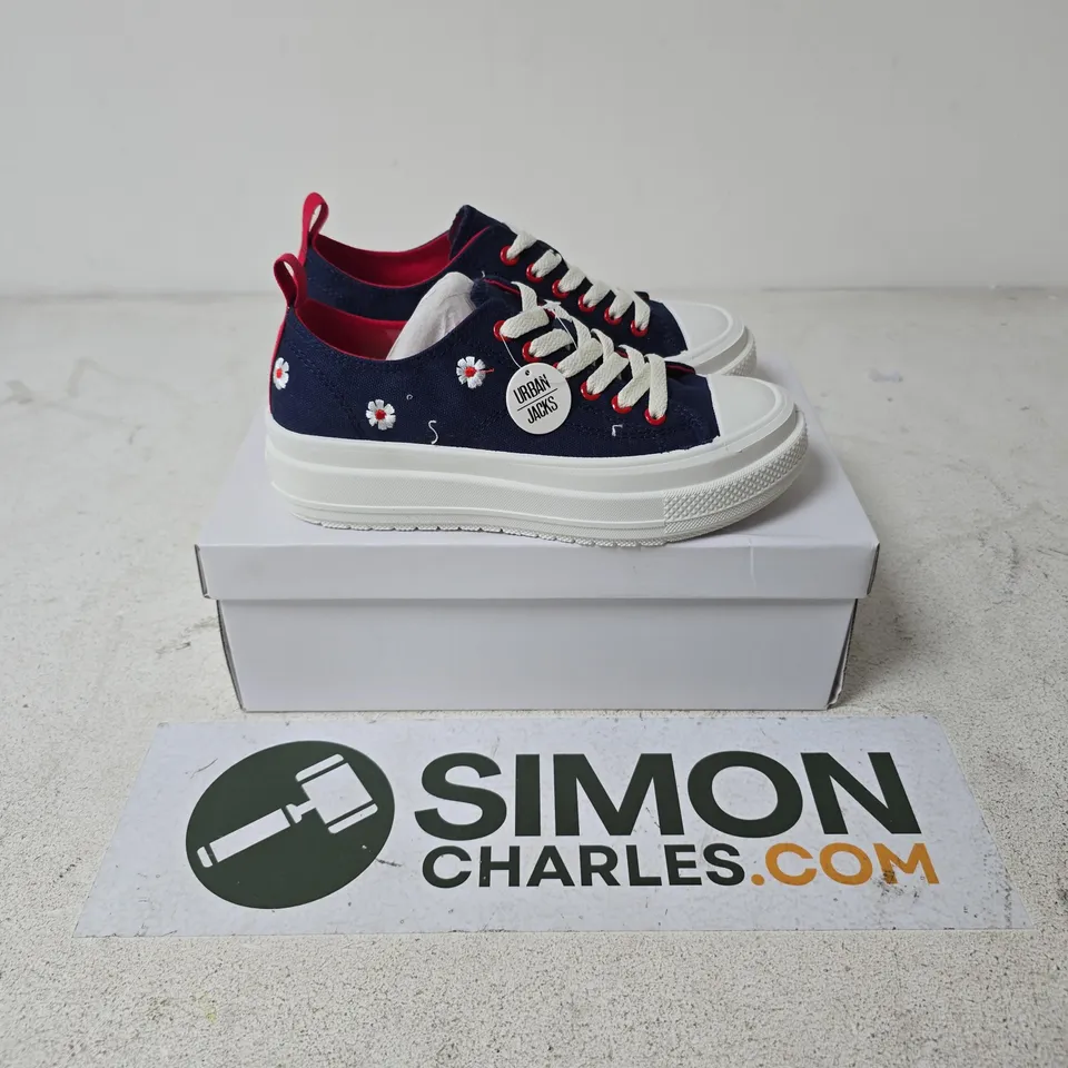 BOXED PAIR OF URBAN JACKS FLEUR TRAINERS IN NAVY/RED - UK 4
