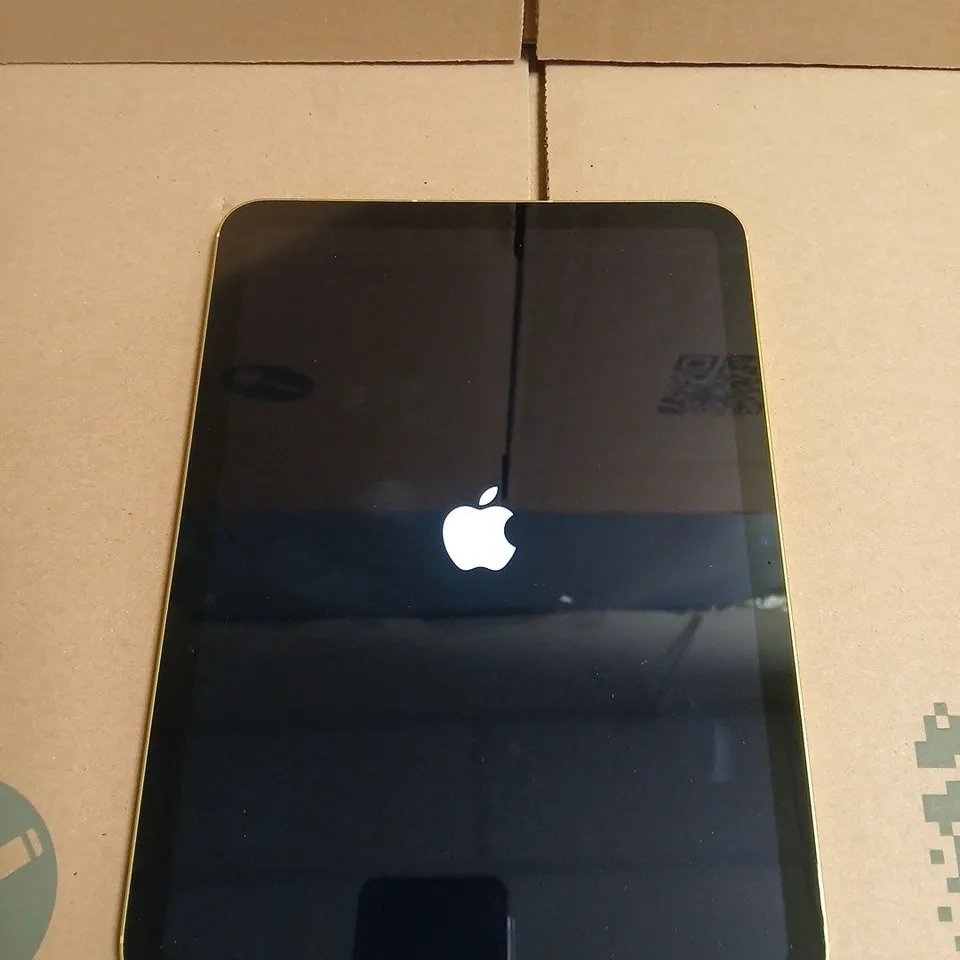 BOXED APPLE IPAD - A16