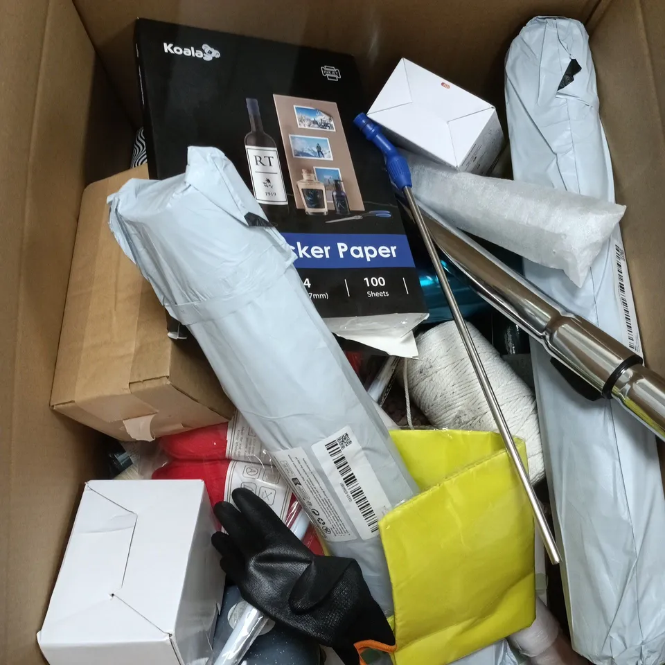 BOX OF APPROXIMATELY 15 ASSORTED HOUSEHOLD ITEMS