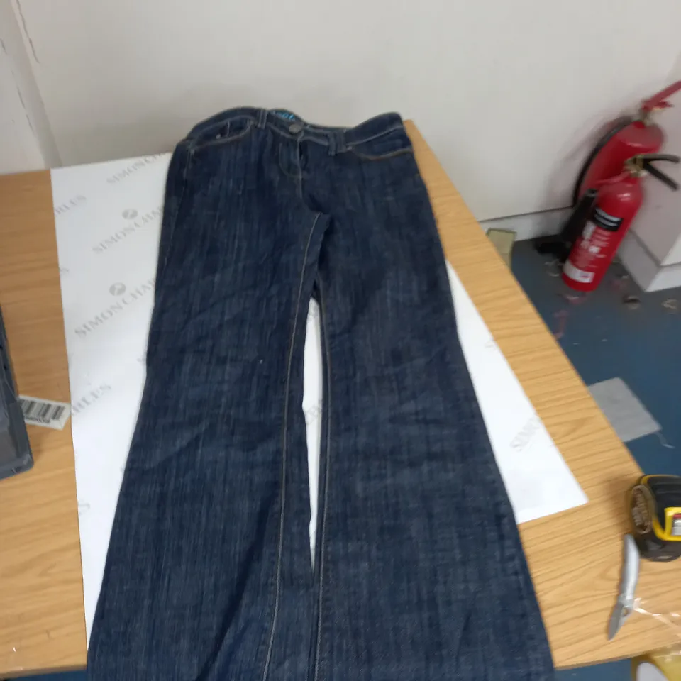 BOOTCUT JEANS SIZE 14R