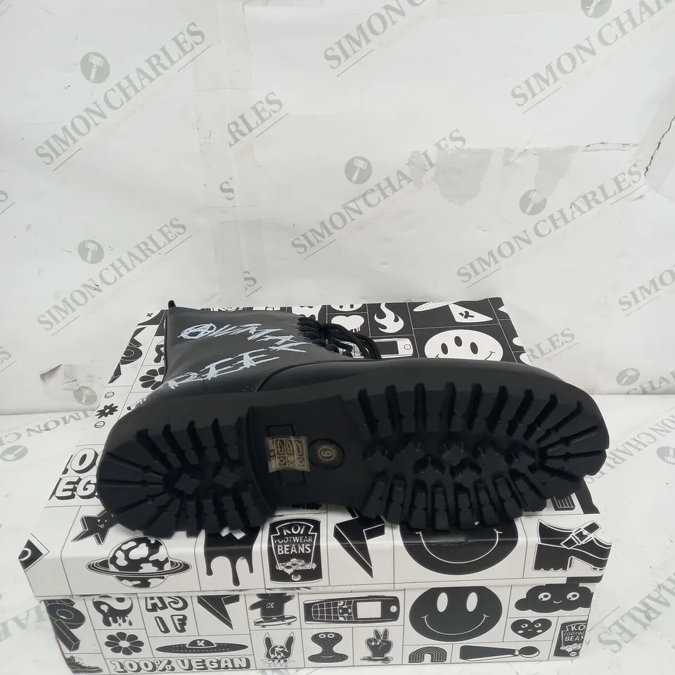 BOXED PAIR OF KOI FOOTWEAR THE STATEMENT ANIMAL FREE MENS MILITARY BOOTS - SIZE 9