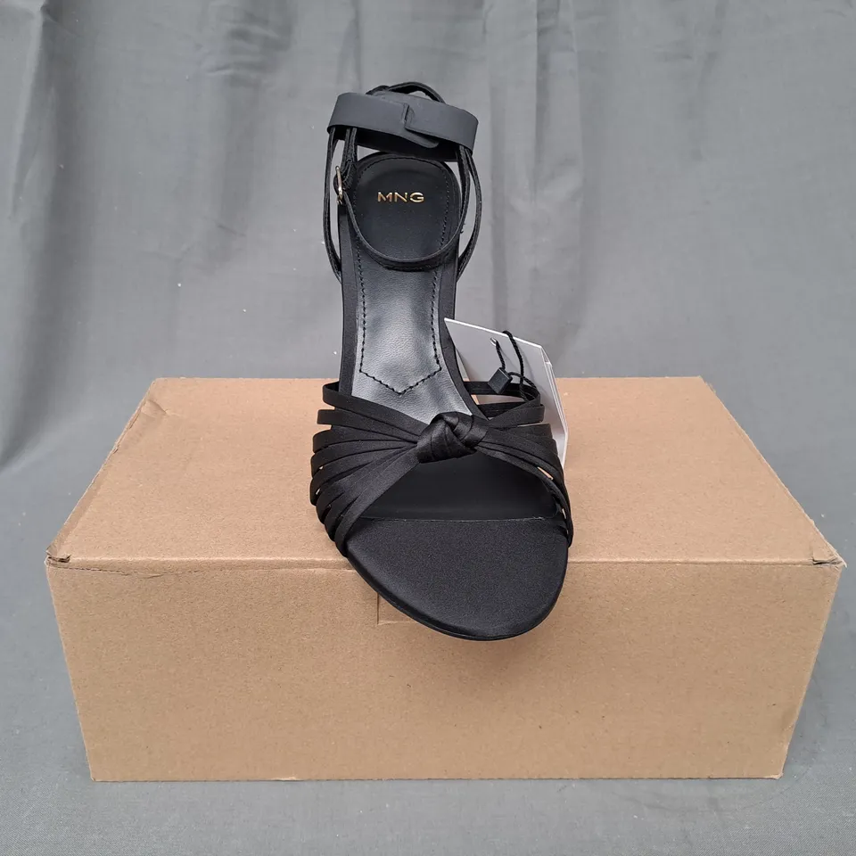 BOXED PAIR OF MNG OPEN TOE HIGH HEEL SANDALS IN BLACK EU SIZE 39