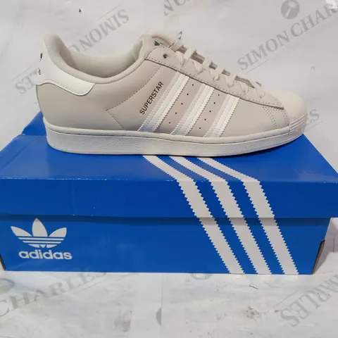 BOXED PAIR OF ADIDAS SUPERSTAR SHOES IN CREAM UK SIZE 9
