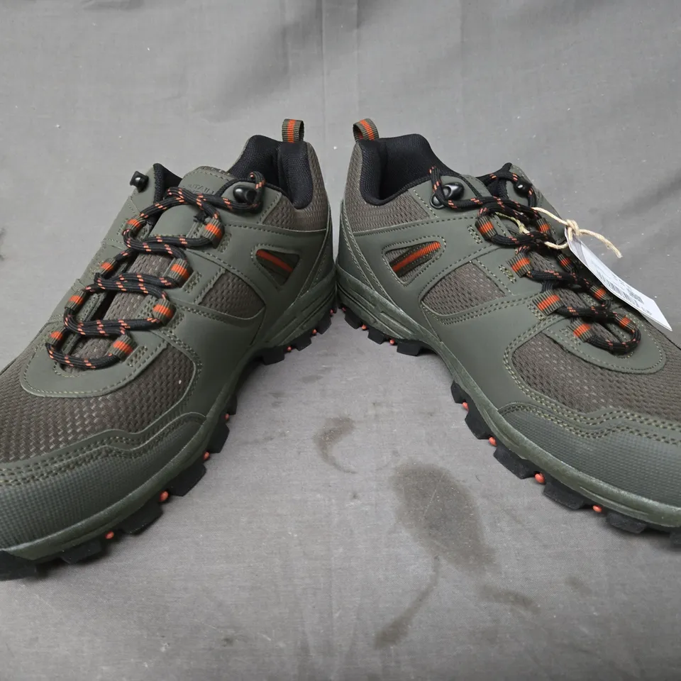 BOXED PAIR OF MOUNTAIN WAREHOUSE MCLEOD WIDE-FIT OUTDOOR WALKING SHOES IN KHAKI UK SIZE 10