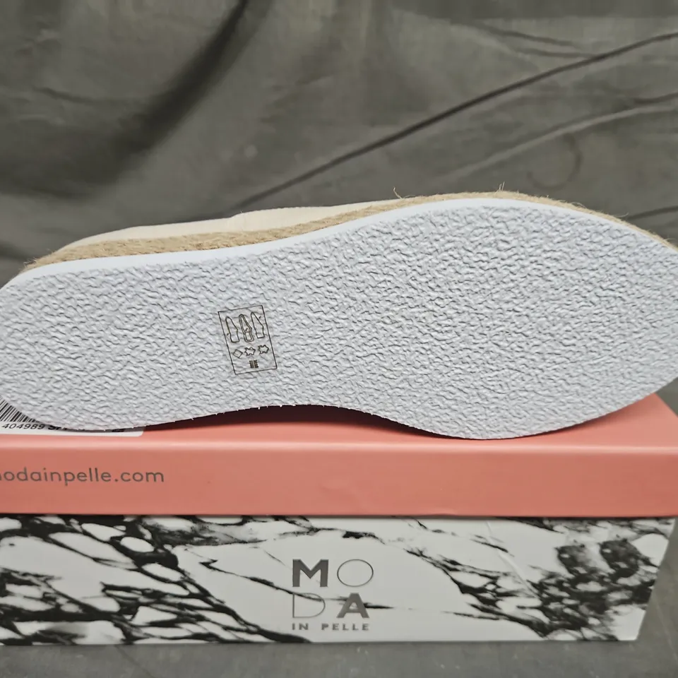 BOXED PAIR OF MODA IN PELLE FELICIE LEATHER SLIP ON LOFERS - SIZE 40