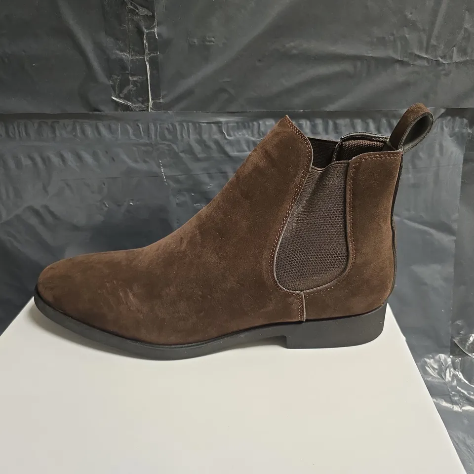 CONZUIR HAMPTONS BROWN SUEDE CHELSEA BOOTS – UK 8 (US 9 / EU 42) MEN'S