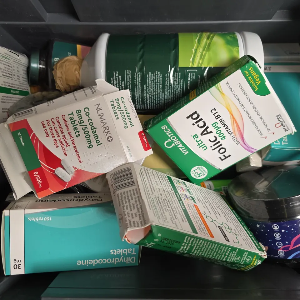 APPROXIMATELY 15 ASSORTED VITAMIN/HEALTH AID PRODUCTS TO INCLUDE ALOE VERA JUICE, VIABIOTICS FOLIC ACID, MATCHA FUEL ZENERGY, ETC - COLLECTION ONLY