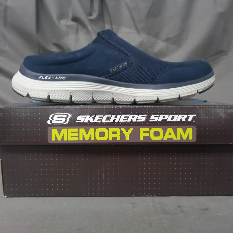 BOXED PAIR OF SKECHERS SLIP-ON FLEX-LITE SHOES IN NAVY SIZE 9