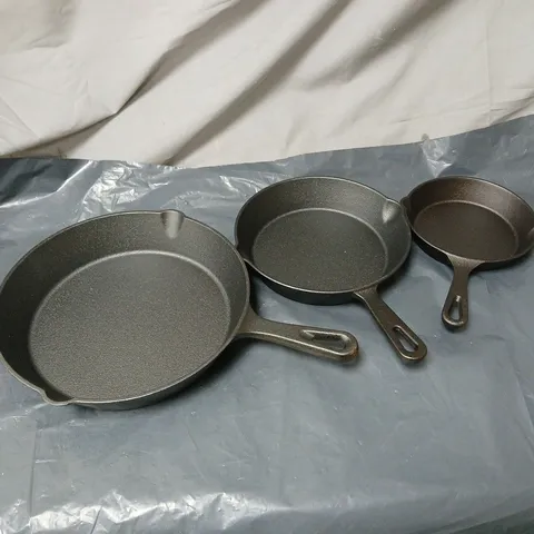SET OF 3 NON-STICK CAST IRON FRYING PANS